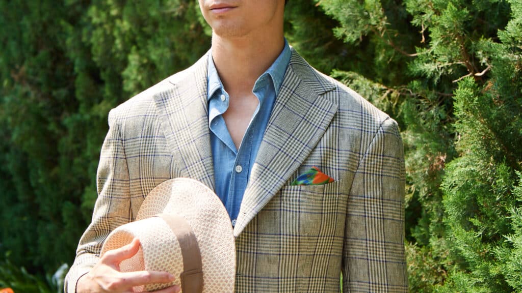 Officine Paladino's OP2626 Gallipolli is a li heavier linen fabric with a glen plaid pattern, a classic design usually reserved for wool.