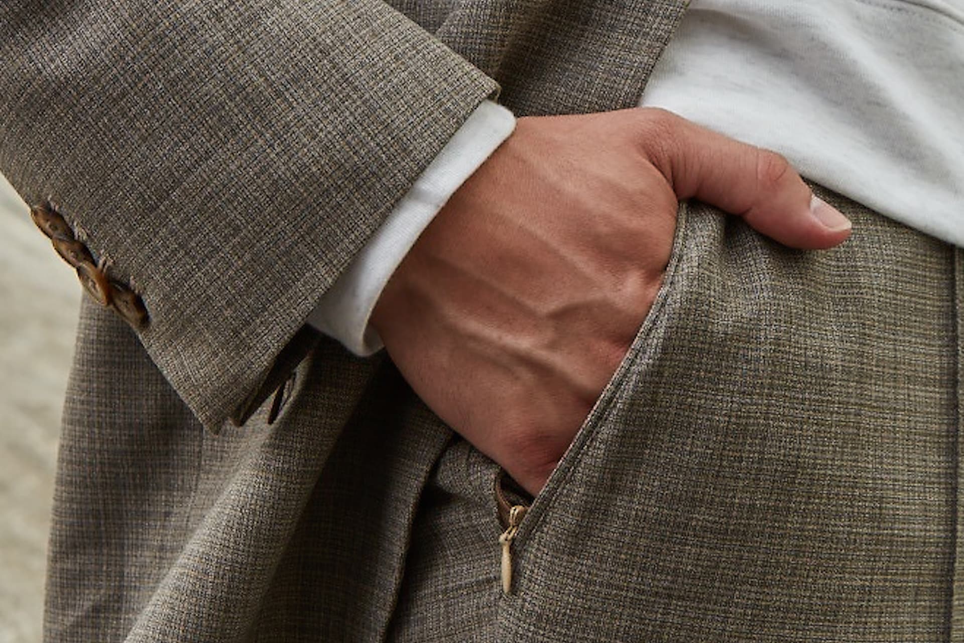 OP2110 Botticelli has a micro-check pattern with a dry touch that really enhances the feel of the cloth. 