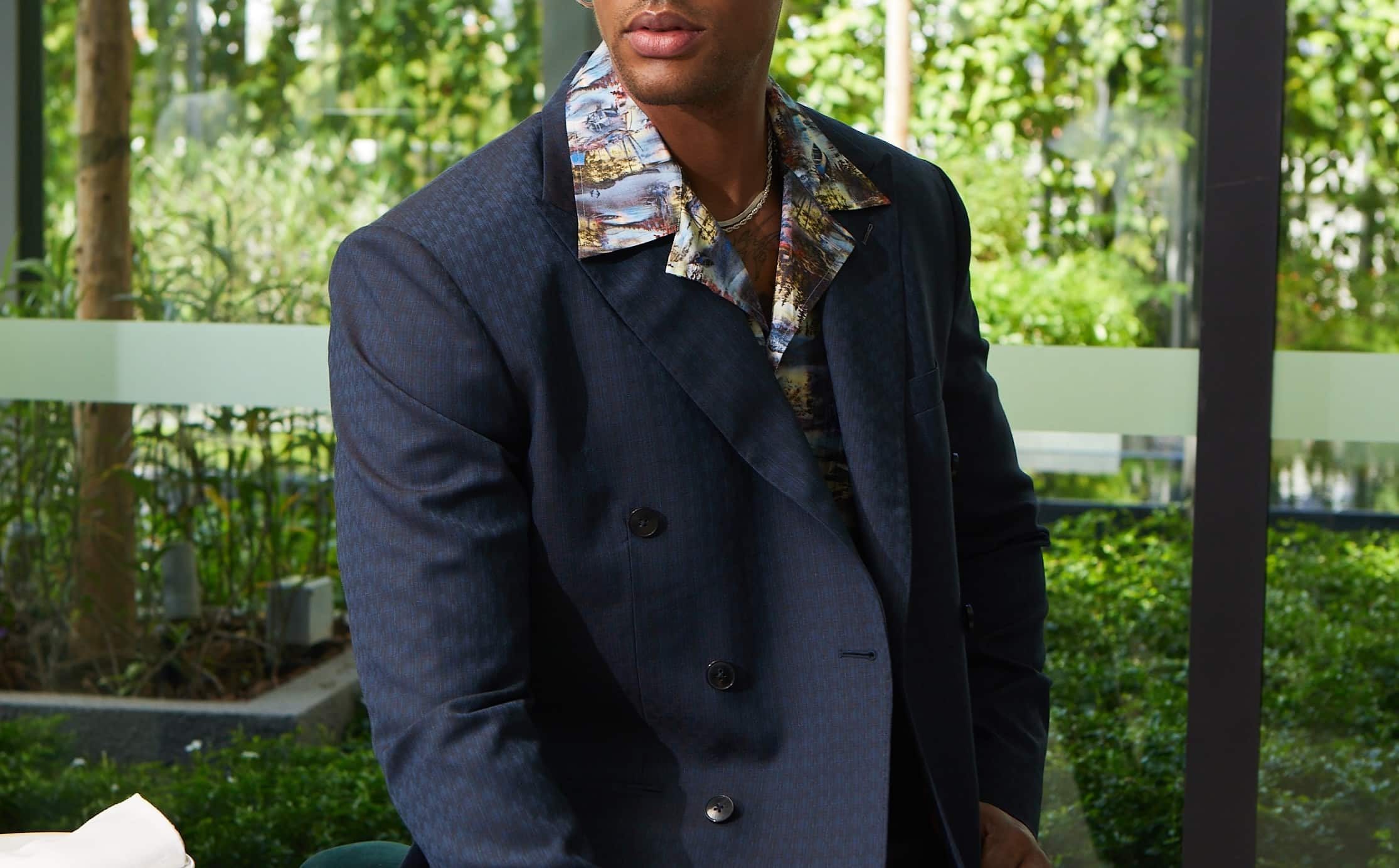 This double-breasted jacket in OP 2543 Prism, designed for a tuxedo can be worn casual as well. Just roll up the sleeves slightly, don a casual shirt and you’re ready.