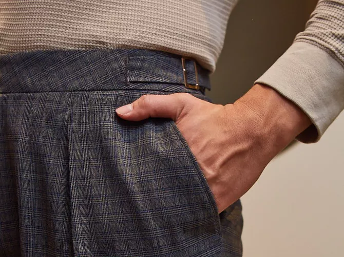 Lightweight wool plain weave fabrics are ideal for hot and humid weather.