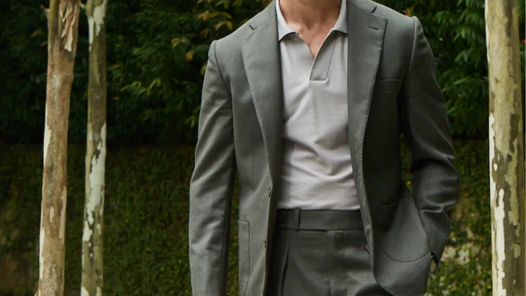 A shorts suit in OP2178 Goblin looks sharp and comfortable for spring.