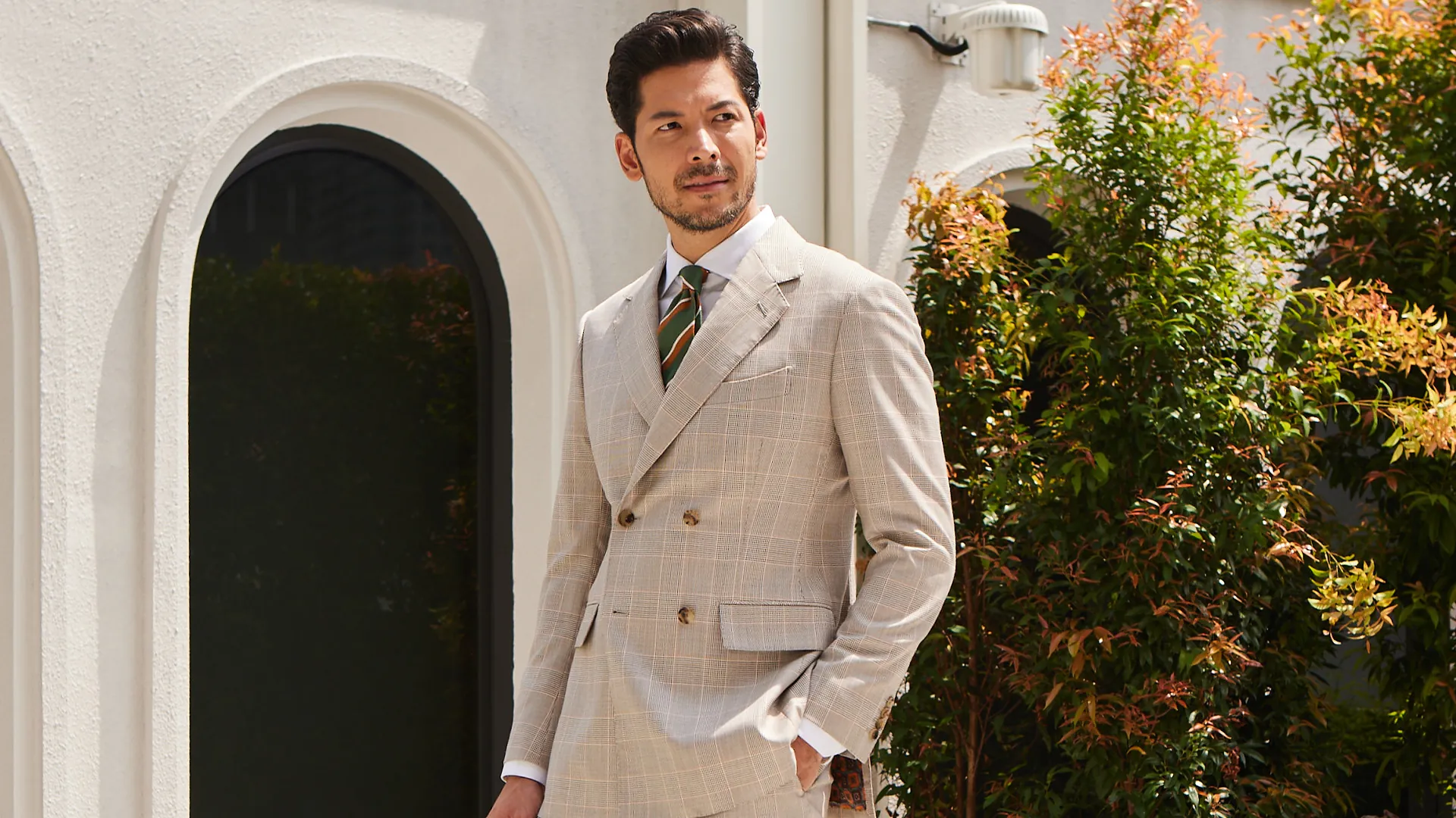The double-breasted suit, shown here in a 4x2 format made with OP2551 Geller.
