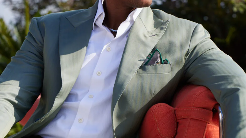 OP2527 Langston is a Solaro-style Super 130s wool that’s superbly designed to adapt to tropical weather.